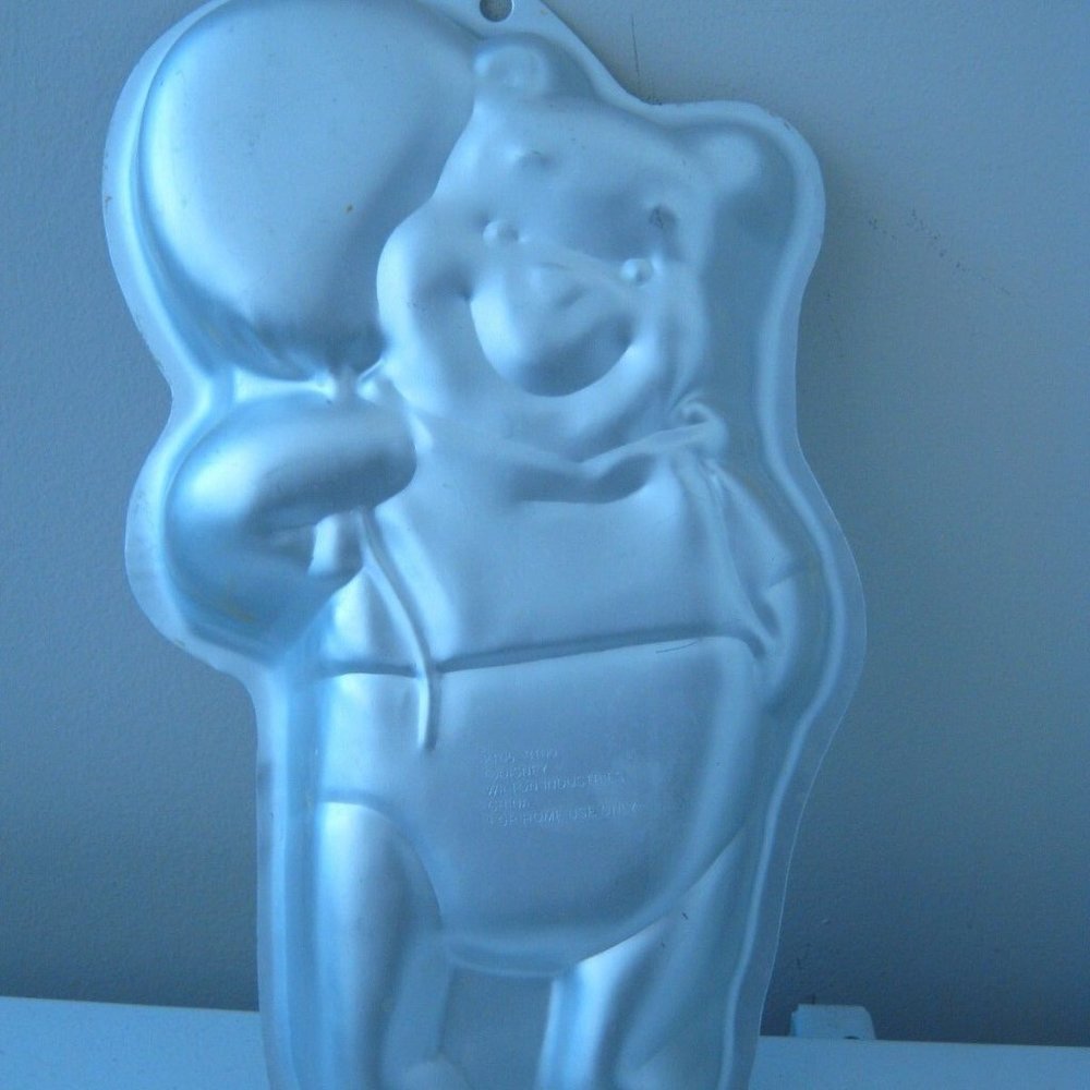 803 A Wilton Winnie the Pooh Cake Pan (2105-3100)